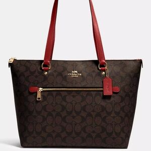 Coach Gallery Tote Bag in Signature Canvas